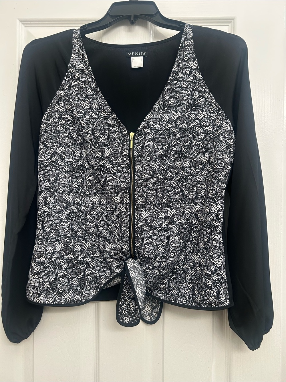 VENUS Black & White Paisley Zip Tie-Front Long Sleeve Blouse